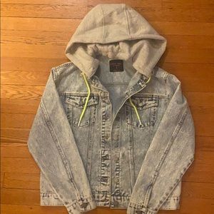 Denim jacket with detachable hood. Size S